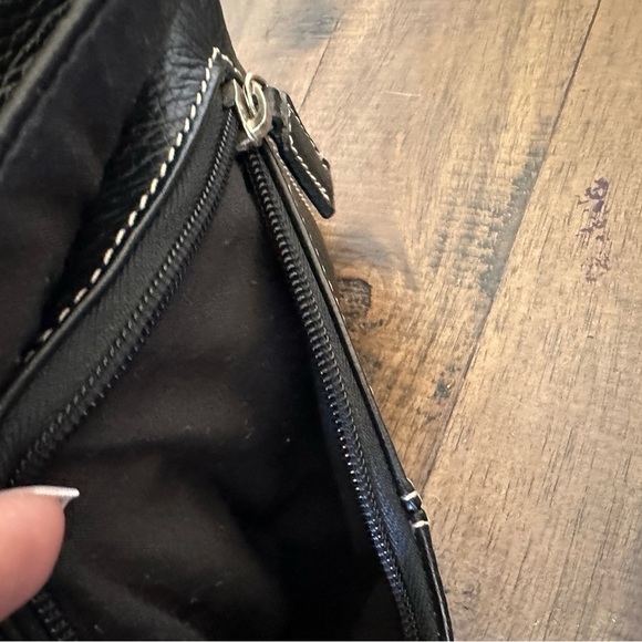 Beautiful Etienne Aigner black leather handbag in great condition - Picture 7 of 13